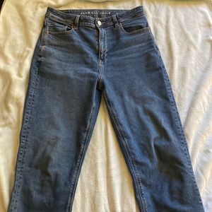 American Eagle High Rise Straight Leg Jeans with extra Stretch SIZE 8